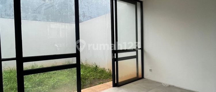 For Rent: 2-Story Ruko in Grand Wisata, Next to Indomaret, Near Mall, Free Parking, Direct Access to Tambun Bekasi Toll Road. 1