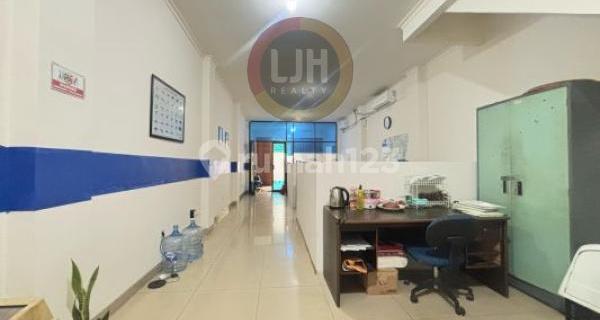 3-Story Shop House in Grand Wisata Area on Boulevard, Suitable for Office, Minimarket, Clinic, or Pharmacy, Direct Access to Grand Wisata and Tambun Toll Road 1