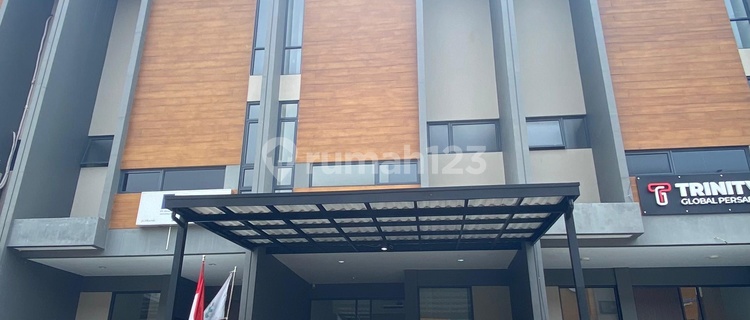 For Rent: Commercial Building Business Space Ready-to-Use 2-Story 4-Bedroom Flood-Free Parking Available 24-Hour Security Toll Access Tambun Near Mall In Garden House Grand Wisata Bekasi 1