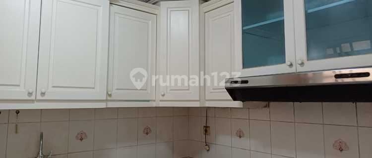 Rumah 2 Lantai Siap Huni, 3 Ac Baru, 8x17, Bebas Banjir 1