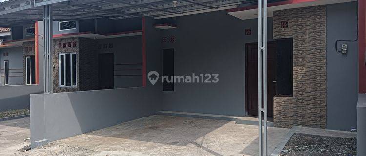 Rumah Siap Huni, Desain Minimalis,akses Dekat Jalan Utama  1