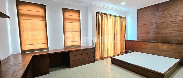 Disewakan Rumah Bgm Cendana Golf Pik 8x18 M² 3 Lantai, 4 +1 Kamar Tidur. Murah Di Cluster Premium 1