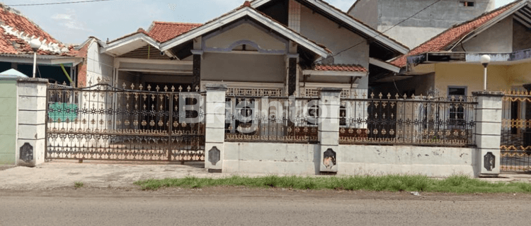 RUMAH STRATEGIS PINGGIR JALAN UTAMA KARAWANG DEKAT SATE MARANGGI H YETTY 1