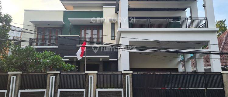 Rumah Mewah Dengan Lingkungan Nyaman Dan Asri Di Menteng 1