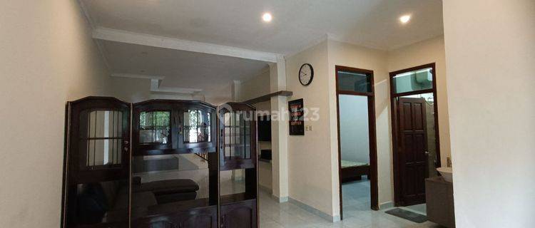 Disewakan Rumah 2 Lantai Semi Furnished Area Fajar Indah 1