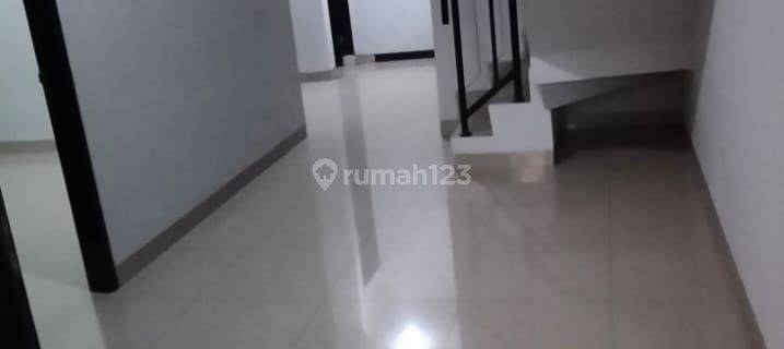 Dijual Rumah 2lt SHM Bebas Banjir di Menceng, Jakbar 1