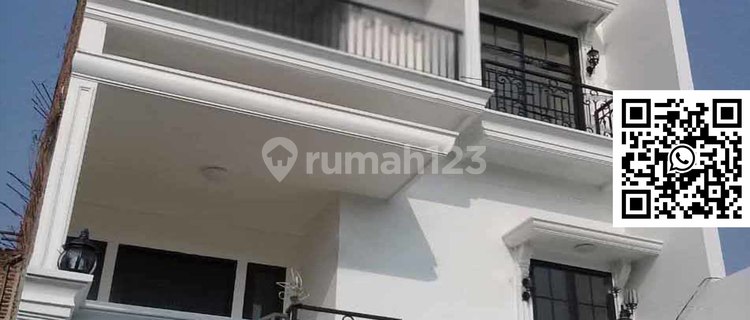 Rumah Baru Disewakan di Kebon Jeruk – Jalan Utama, Dekat Tol, 203 m² 3 Lantai 1