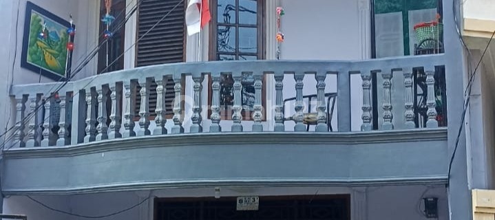 For Sale House on Jalan Johar Baru, Central Jakarta 1