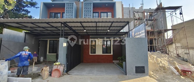 Ready-to-Occupy House, No Additional Fees, 10 Minutes to East Bekasi Toll Road 1