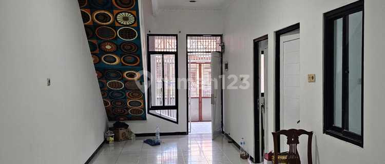 For Sale: 4-Story House, Ideal for Business or Boarding, in a Busy Area 1