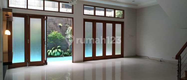 Comfortable Asri House with Swimming Pool in Kebayoran Baru, South Jakarta 1