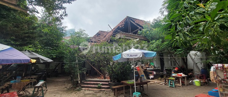 Rumah Lama Hitung Tanah 716 m² SHM Strategis di Menteng Jakarta Pusat 1
