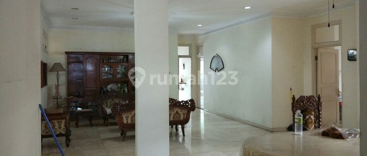 Rumah Asri Nyaman Terawat 2 LT di Menteng Jakarta Pusat 1