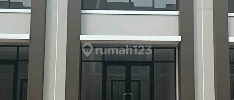 New Strategic Ruko in Curug - Spacious Parking Area 1