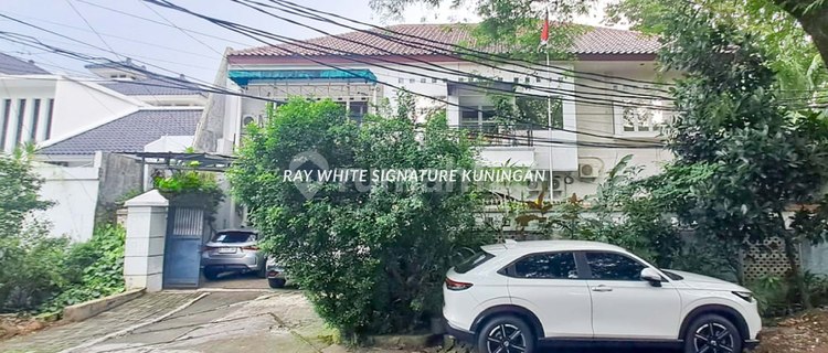 For Sale Hook House Suitable for Office or Business in Panglima Polim 1