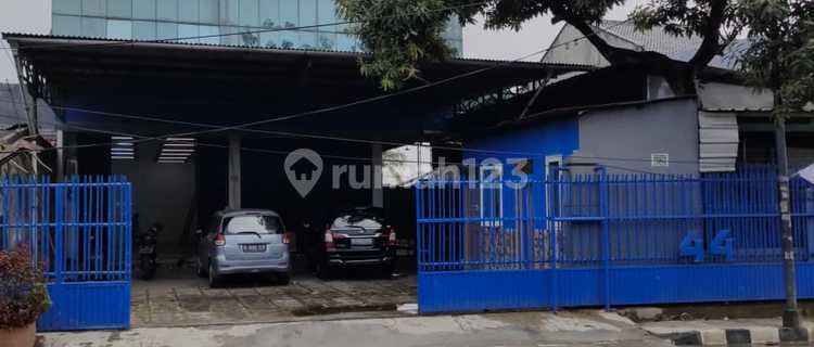 For Sale Fast. Strategic Shop House. Tangerang City. Near Sari Asih Hospital, Imam Bonjol. Freehold Title. Former Showroom. Good. Competitive Price. 1