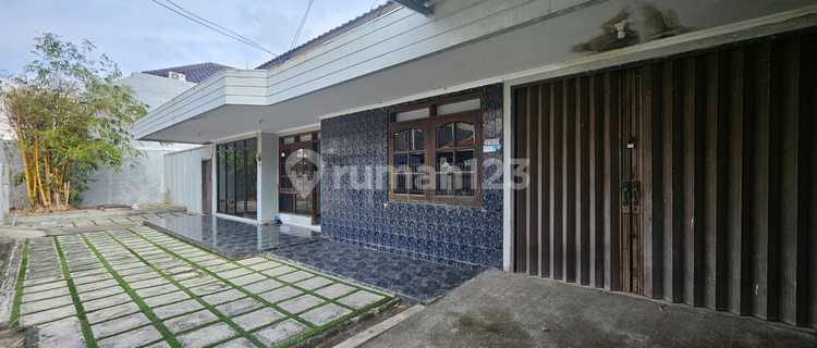 Disewakan Rumah dengan Halaman Luas di Puri Anjasmoro Semarang 1