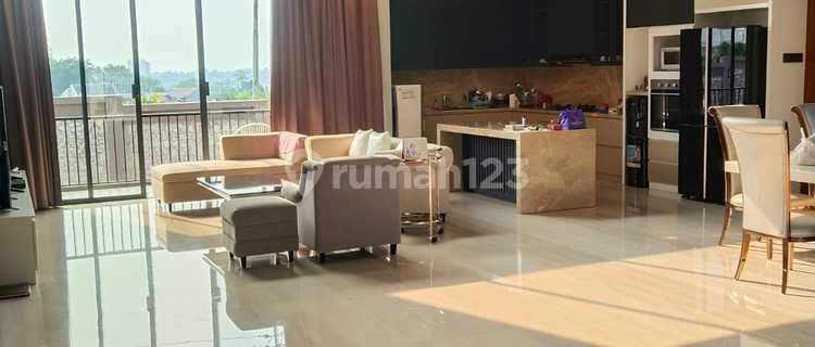 Luxurious 2.5-Storey House with Full City View of Semarang, Fully Furnished 1