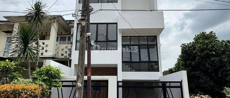 Rumah Baru 3 Lantai Siap Huni Dalam Perumahan 1