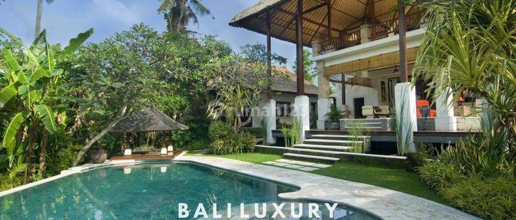 Villa Empat Kamar Tidur Hak Milik Dengan Desain Deluxe Dekat Dengan Pantai Sanur 1