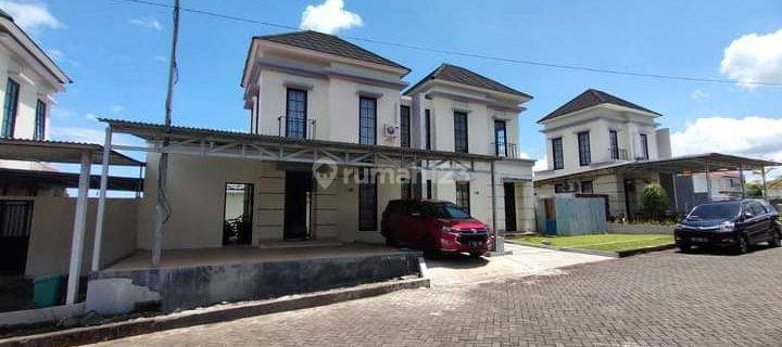 Rumah Di Cassa De Viola Di Jl.aa Maramis Baru 1