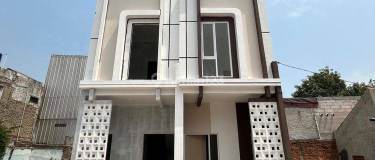 Rumah 2 Lantai di Tengah Kota Jakarta Utara 1