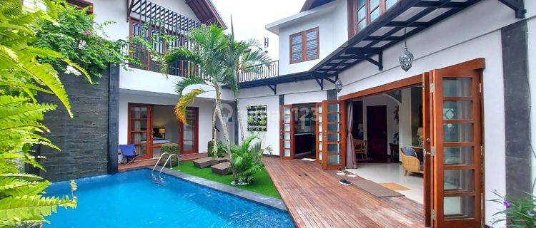 Villa Tropical Style 3 BR di Seminyak, Lokasi Sangat Strategis 1