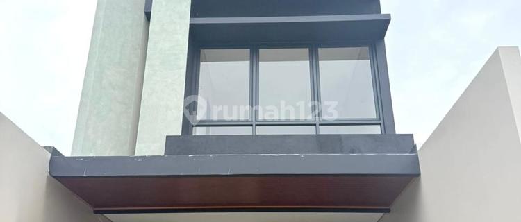Rumah Baru Modern Tropical Siap Huni di Setraduta 1