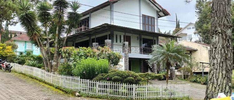 JUAL VILLA 3 LANTAI DI VILLA ISTANA BUNGA DEKAT UNIVERSITA ADVENT 1