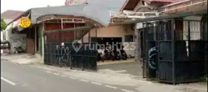 House by Kemanggisan Main Road 1