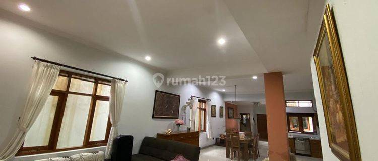 Rumah Dijual Hook Strategis di Daerah Cihampelas , Bandung 1