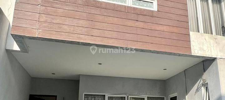 For Rent Rumah Modern 3 Kamar Type 2 Lantai Jakarta Selatan 1