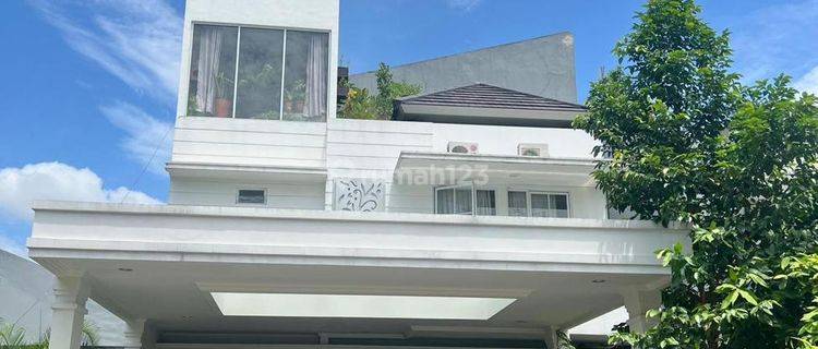 Rumah Mewah 3 Lantai Bertema American Classic Bagus Furnished SHM 1