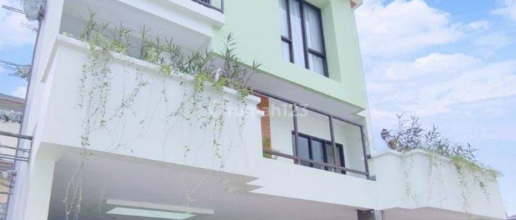 Rumah Bagus Full Furnish Lokasi Murah 2.5 Lantai Lt 63m2 Lb 147 M2 Harga Rp2 M Nett 1