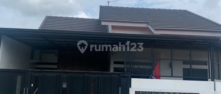 Rumah Bagus Strategis Siap Pakai di Bangetayu 1
