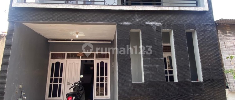 Rumah Bagus Siap Huni Stratgeis di Jalan Pondok Raden Patah 1