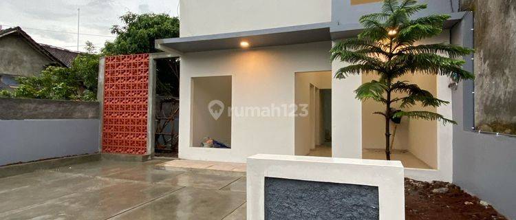 Rumah Baru Siap Pakai Strategis di Mijen 1