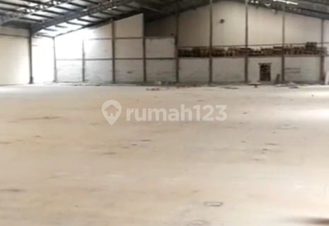 Strategic Warehouse Suitable for Business on Yos Sudarso Arterial Road 1