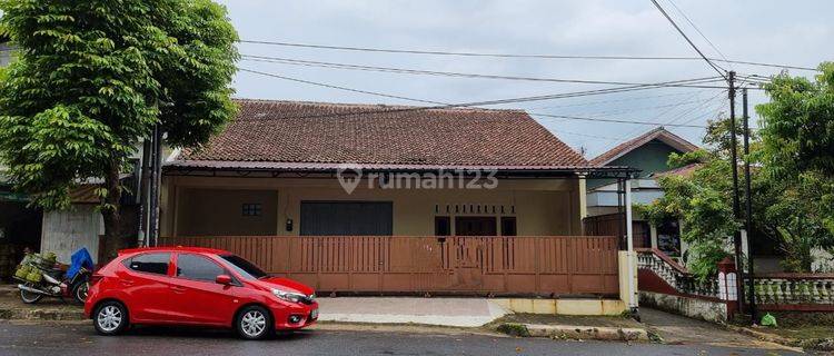 disewakan rumah non perum akses mobil di purwokerto barat 1