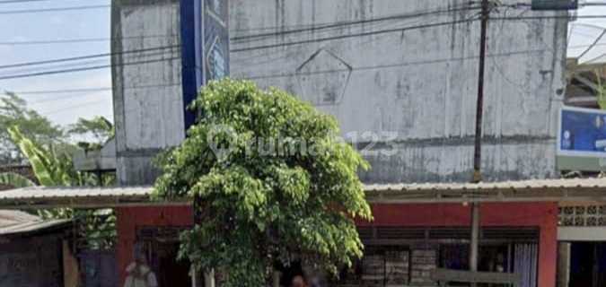 For sale: vintage shop house with main road access in Banjarnegara. 1