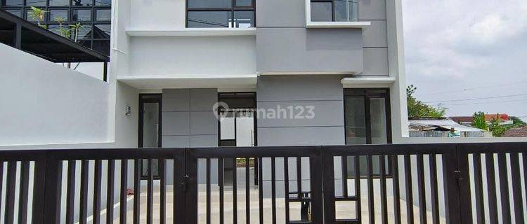 Rumah Modern Minimalis 2 Lantai Baru SHM di Cihanjuang, Bandung 1