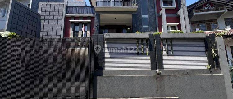 Rumah 2 Lantai Bagus SHM di Cigadung, Bandung 1