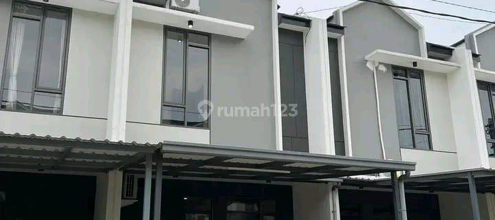 Rumah 2 Lantai Semi Furnished di Taman Kopo Indah, Bandung 1