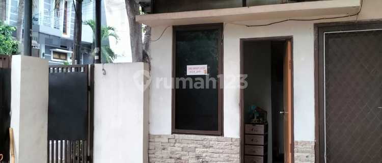2.5 Story House with 6 Rooms and 8-Room Boarding House in Bendungan Hilir, Central Jakarta. 1