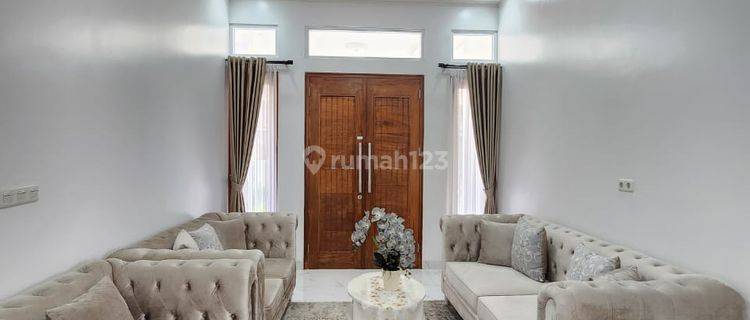 Dijual Rumah White House 2 1 2 Lantai Full Furnished 1