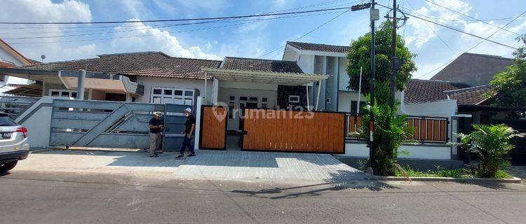 D Jual Rumah  Baru Modern Model Tropical Di Kavlling Jl Ratna Jatikramat Bekasi 1