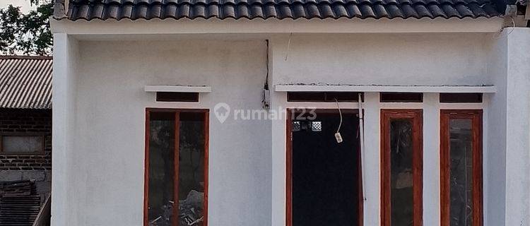 Rumah Unfurnished Baru SHM - Sertifikat Hak Milik 1