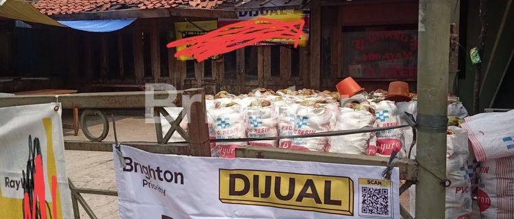 Rumah kayu pinggir jalan raya 1