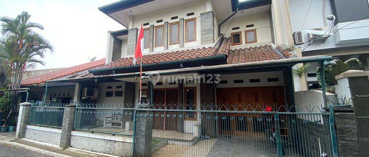 Dijual Rumah 2 Lantai Full Furnished Lokasi Strategis 1