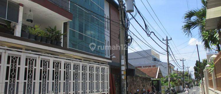 Gedung Kantor 3 Lantai Dijual Dekat Jl. Affandi, Sleman 1